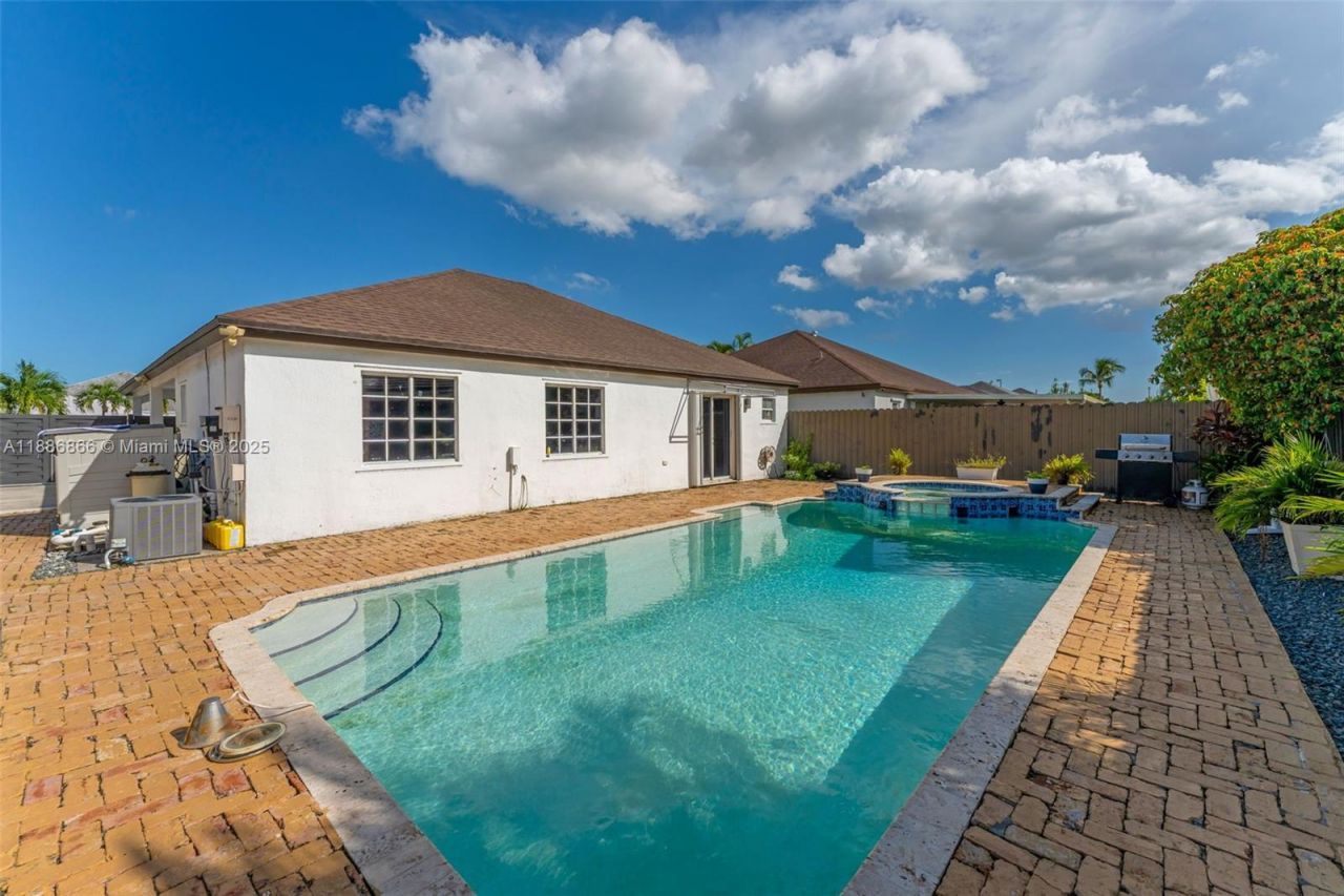 18088 SW 137th Path, Miami, FL 33177 Photo