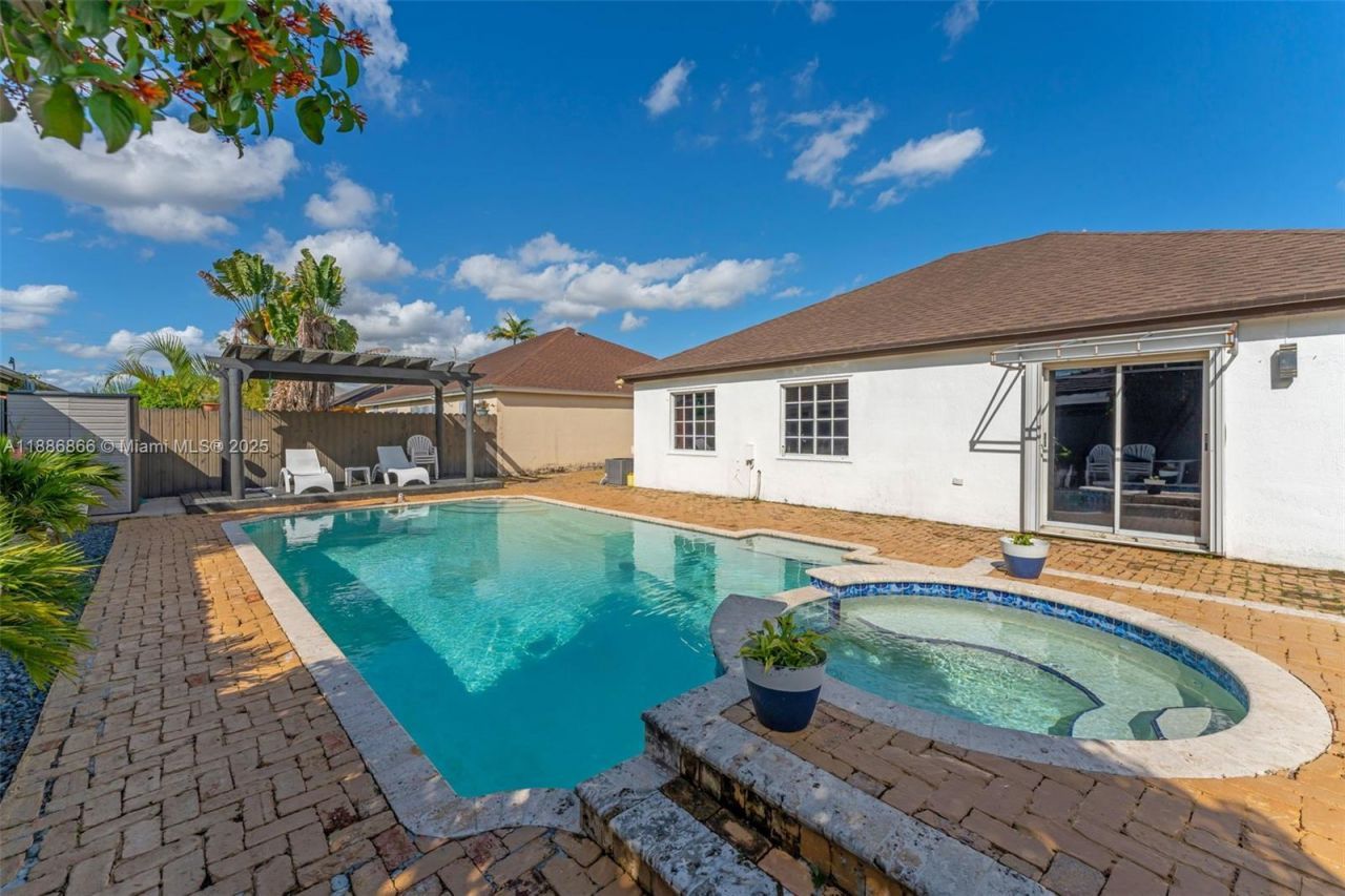 18088 SW 137th Path, Miami, FL 33177 Photo