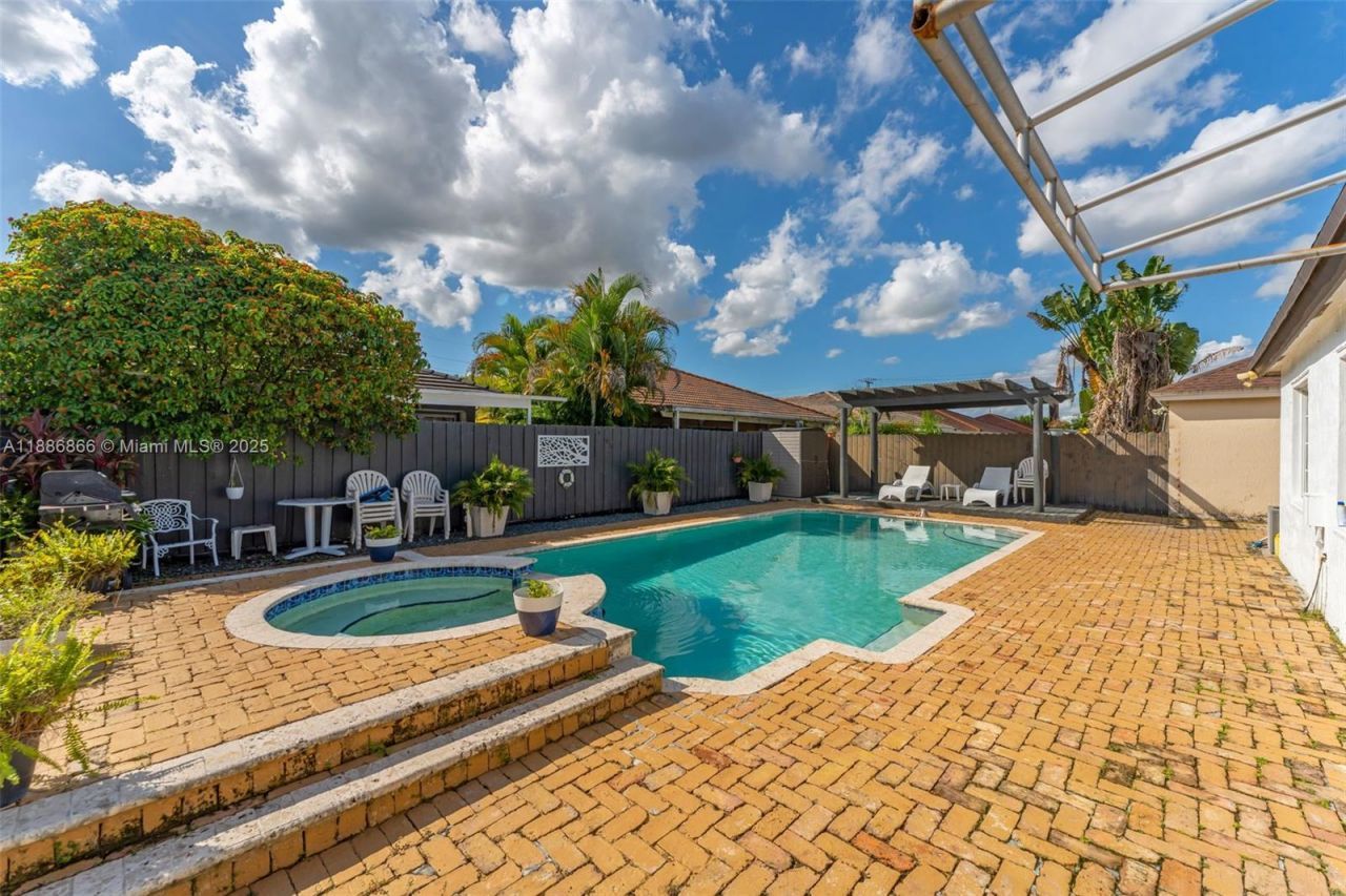 18088 SW 137th Path, Miami, FL 33177 Photo