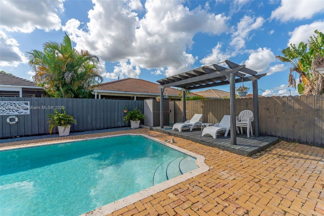 18088 SW 137th Path, Miami, FL 33177 Photo