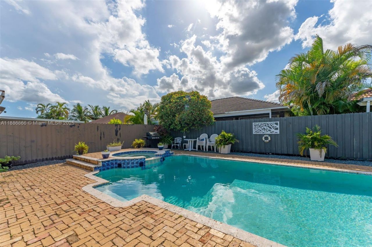 18088 SW 137th Path, Miami, FL 33177 Photo