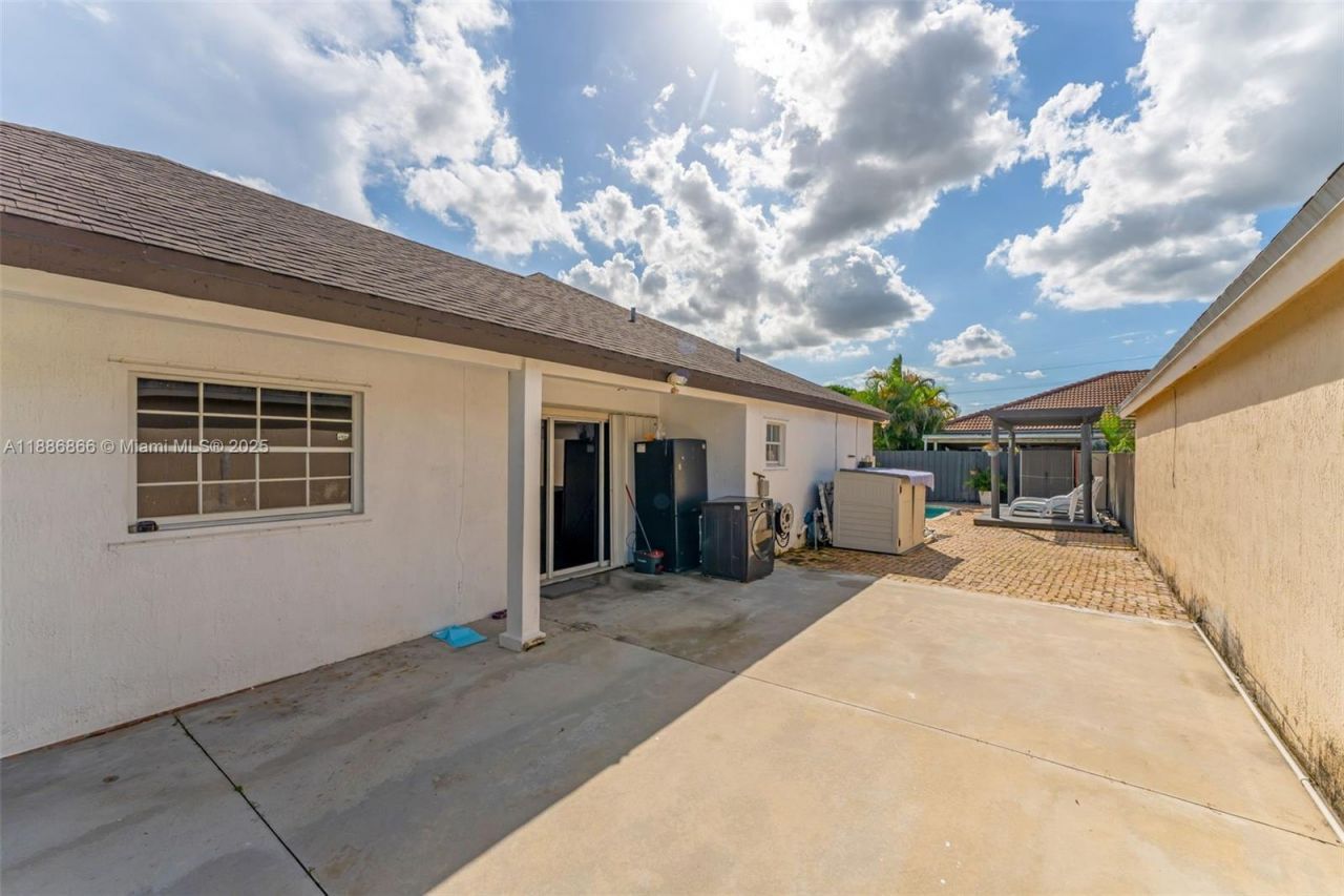 18088 SW 137th Path, Miami, FL 33177 Photo