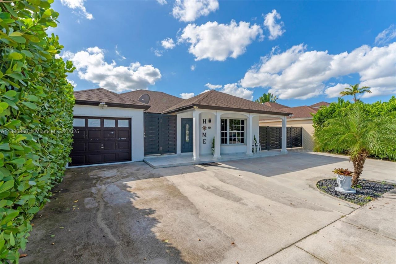 18088 SW 137th Path, Miami, FL 33177 Photo