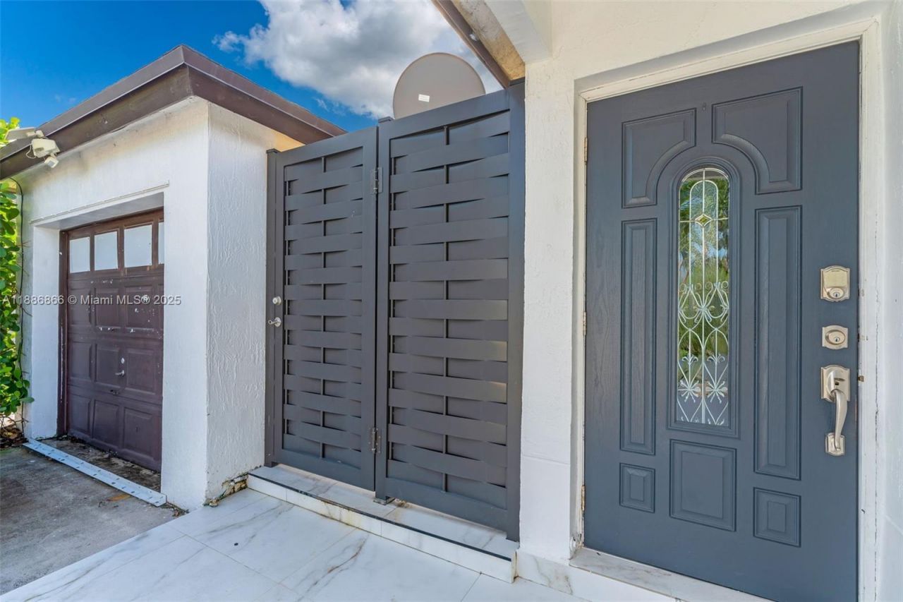 18088 SW 137th Path, Miami, FL 33177 Photo