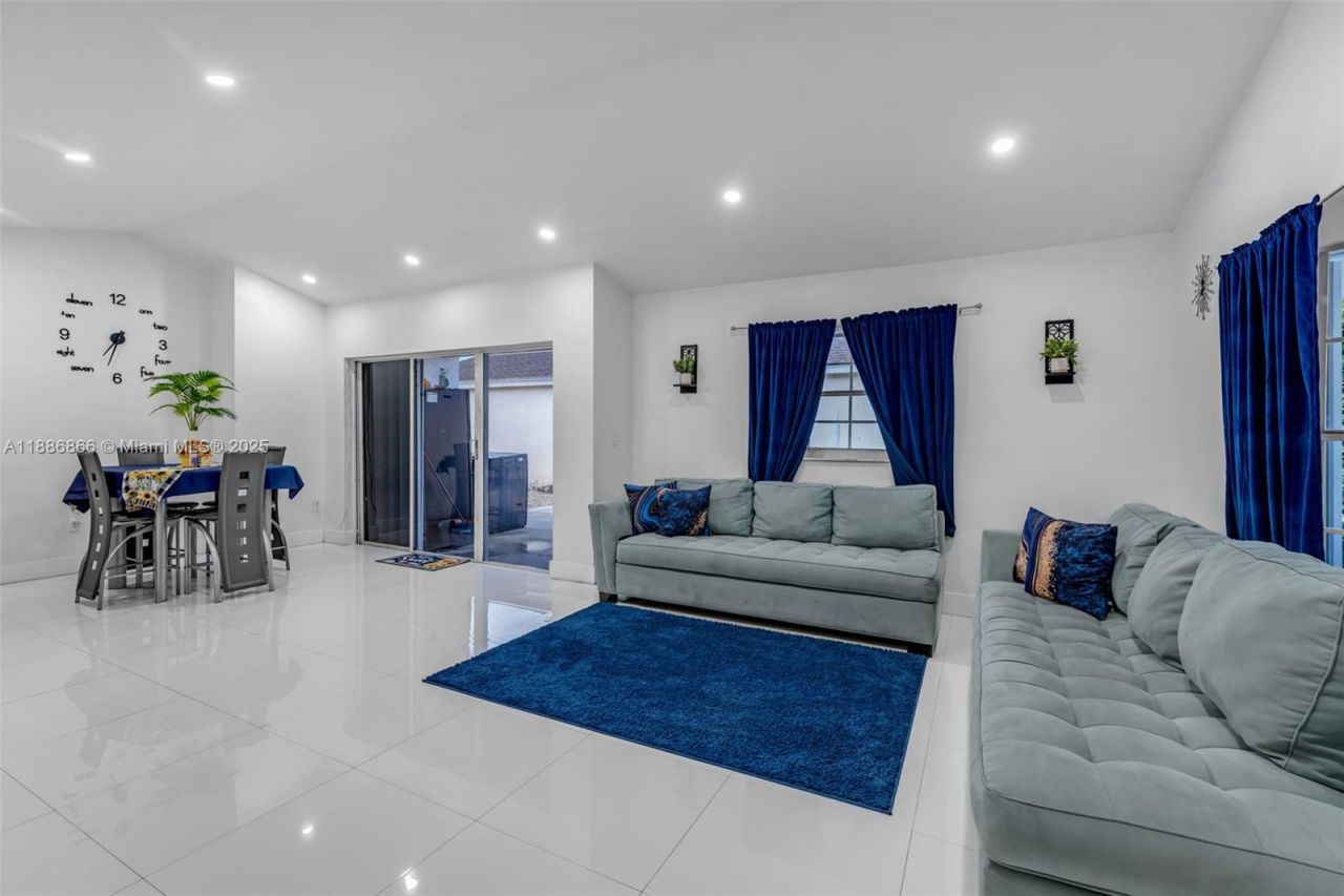 18088 SW 137th Path, Miami, FL 33177 Photo