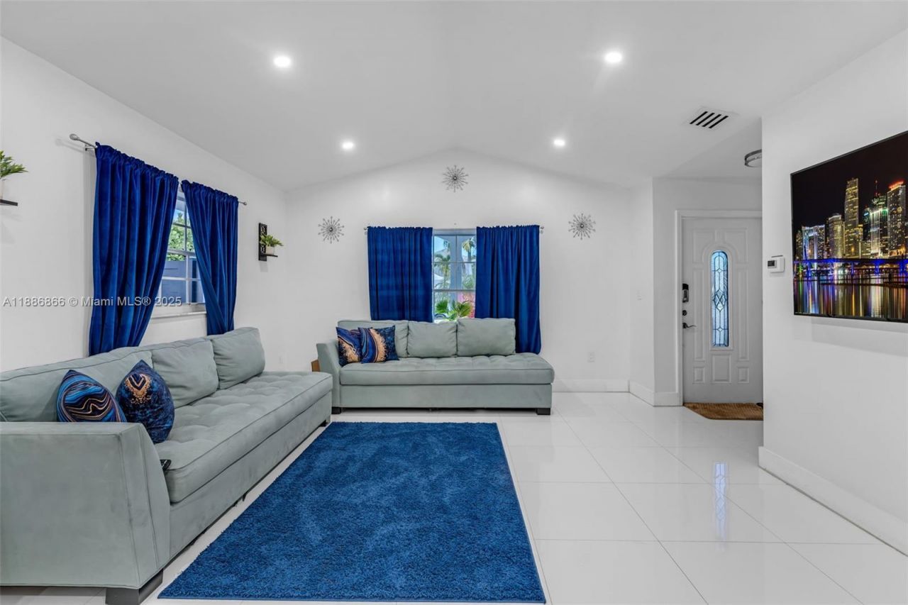 18088 SW 137th Path, Miami, FL 33177 Photo