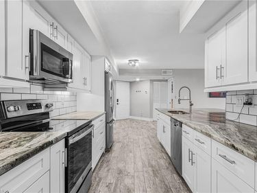 13565 Eagle Ridge DR, Unit 1126, FORT MYERS, FL 33912