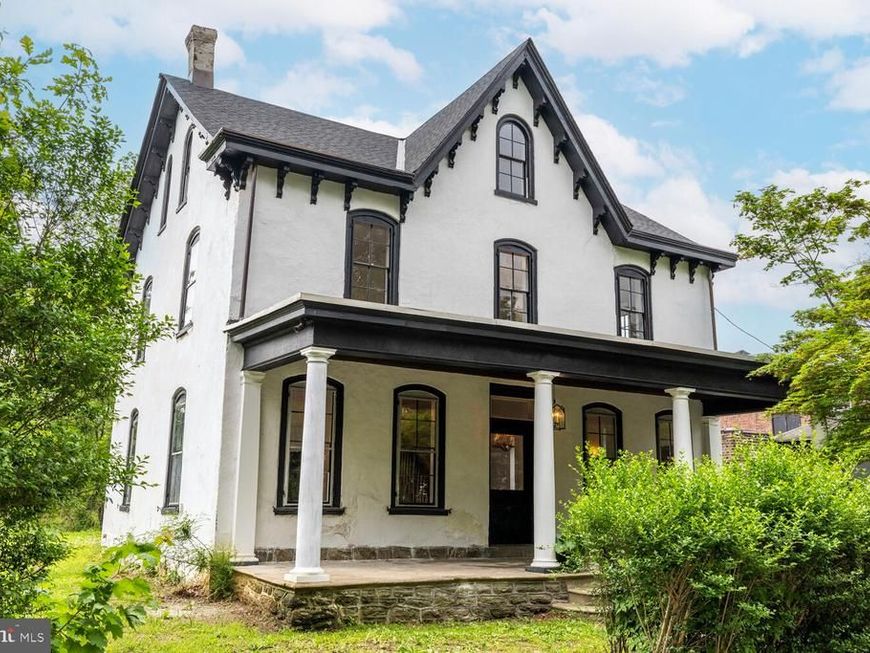 28 E Johnson Street, Philadelphia, PA 19144 Main Photo