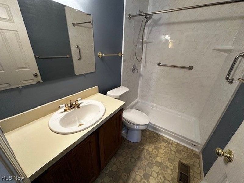 122 Bayberry Lane, Bedford, OH 44146 Photo 9