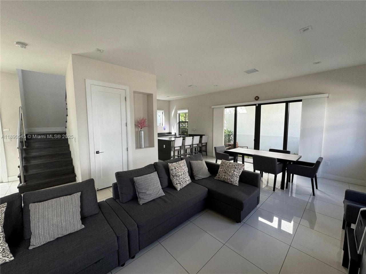 8283 NW 47th Ln, Doral, FL 33166 Photo