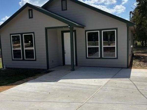 328 E Norway Street, Walnut Springs, TX 76690