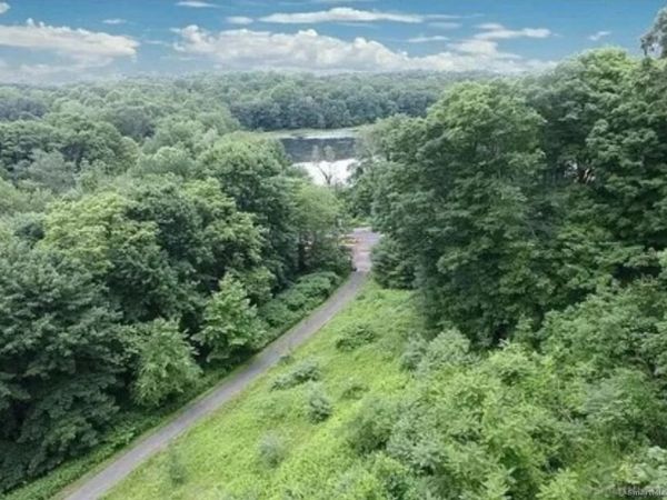 379 Brushy Plain , Branford, CT 06405