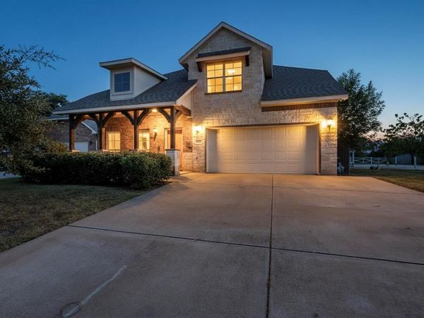 700 N Irving Heights Drive, Irving, TX 75061