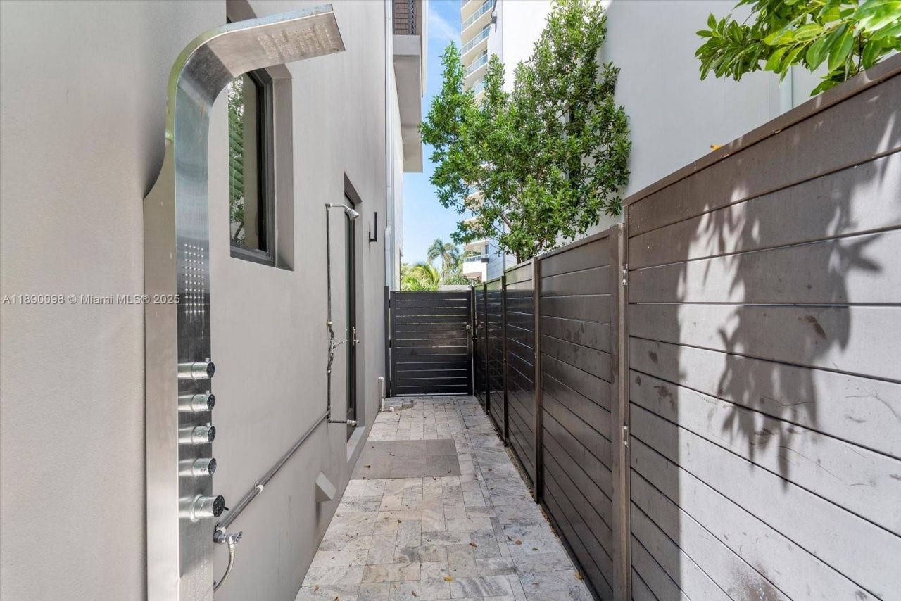 332 Balboa St, Hollywood, FL 33019 Photo