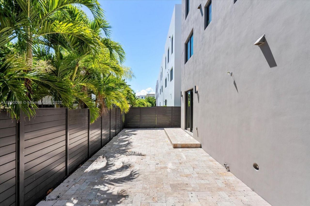 332 Balboa St, Hollywood, FL 33019 Photo