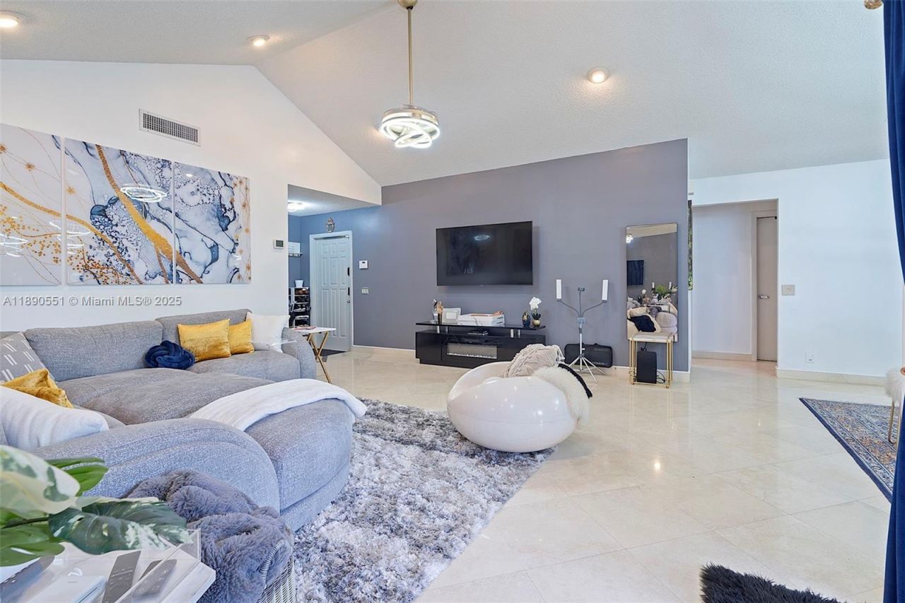 2330 Dover, Weston, FL 33326 Photo