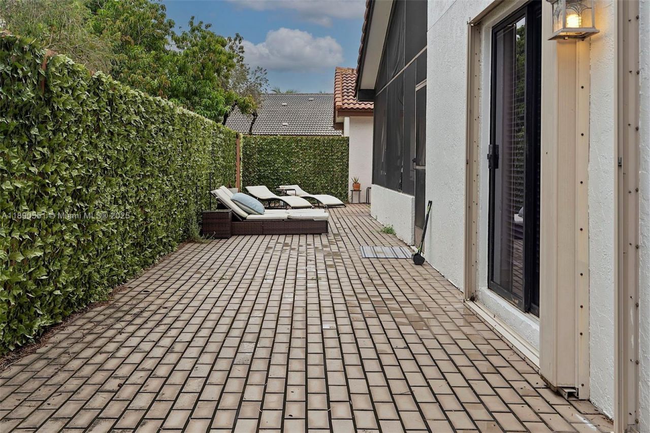 2330 Dover, Weston, FL 33326 Photo