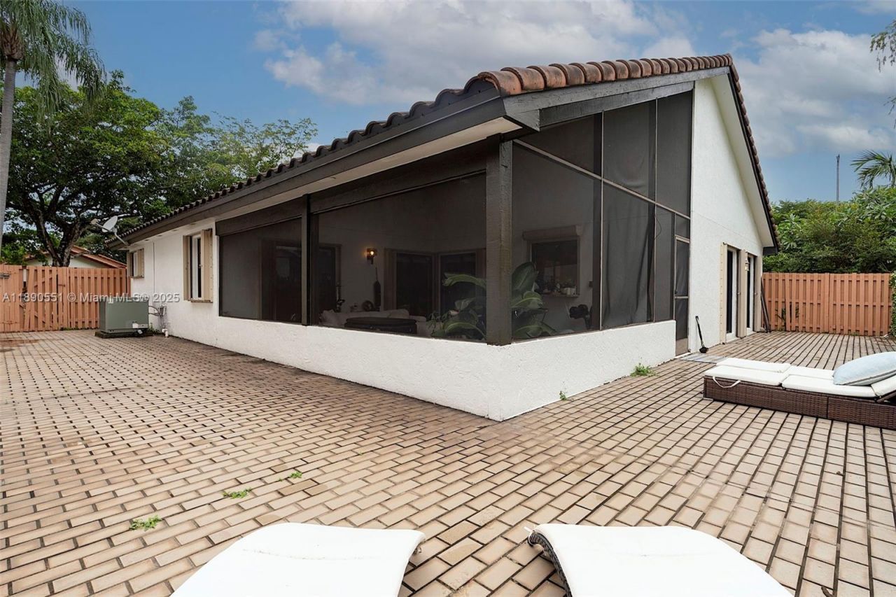 2330 Dover, Weston, FL 33326 Photo