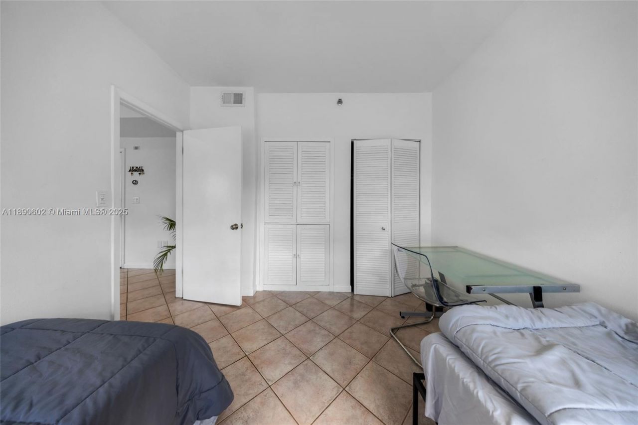 1255 Pennsylvania Ave, Unit 307, Miami Beach, FL 33139 Photo