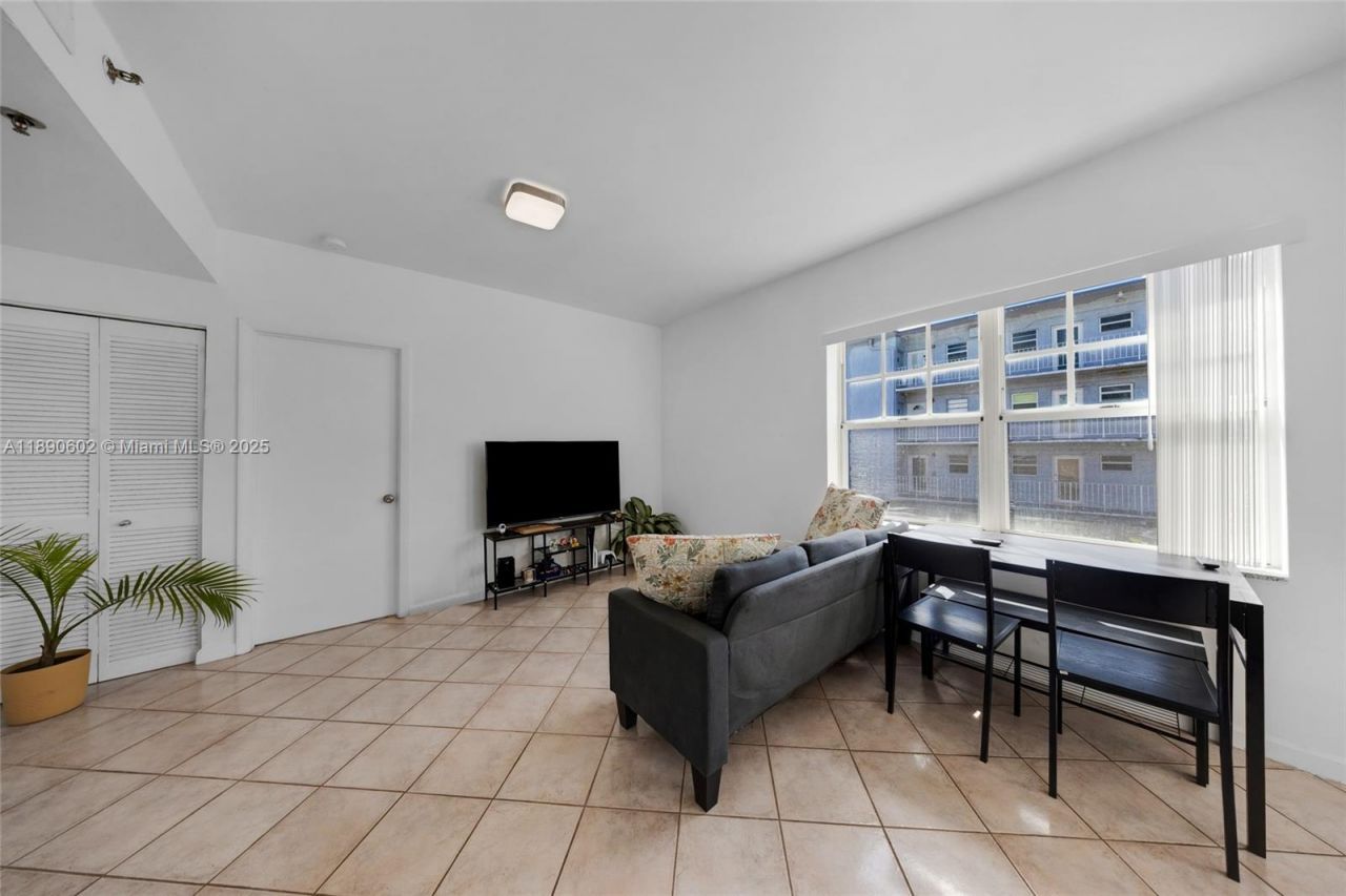 1255 Pennsylvania Ave, Unit 307, Miami Beach, FL 33139 Photo