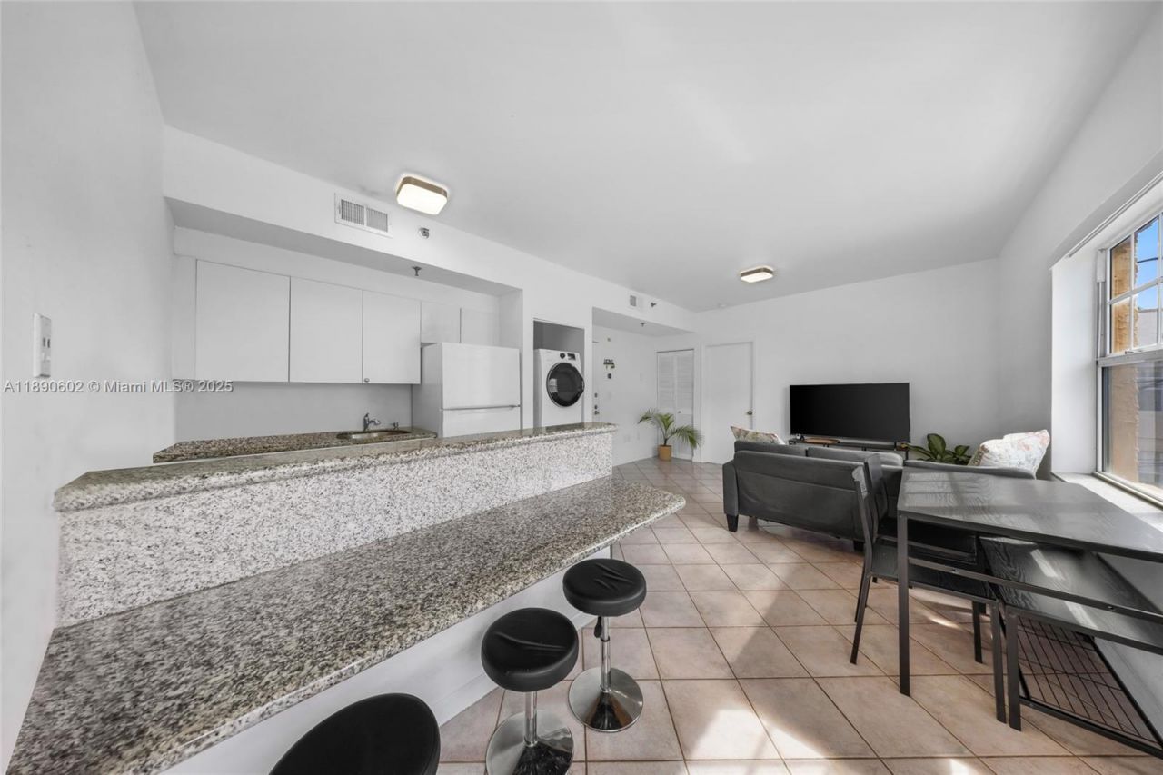 1255 Pennsylvania Ave, Unit 307, Miami Beach, FL 33139 Photo
