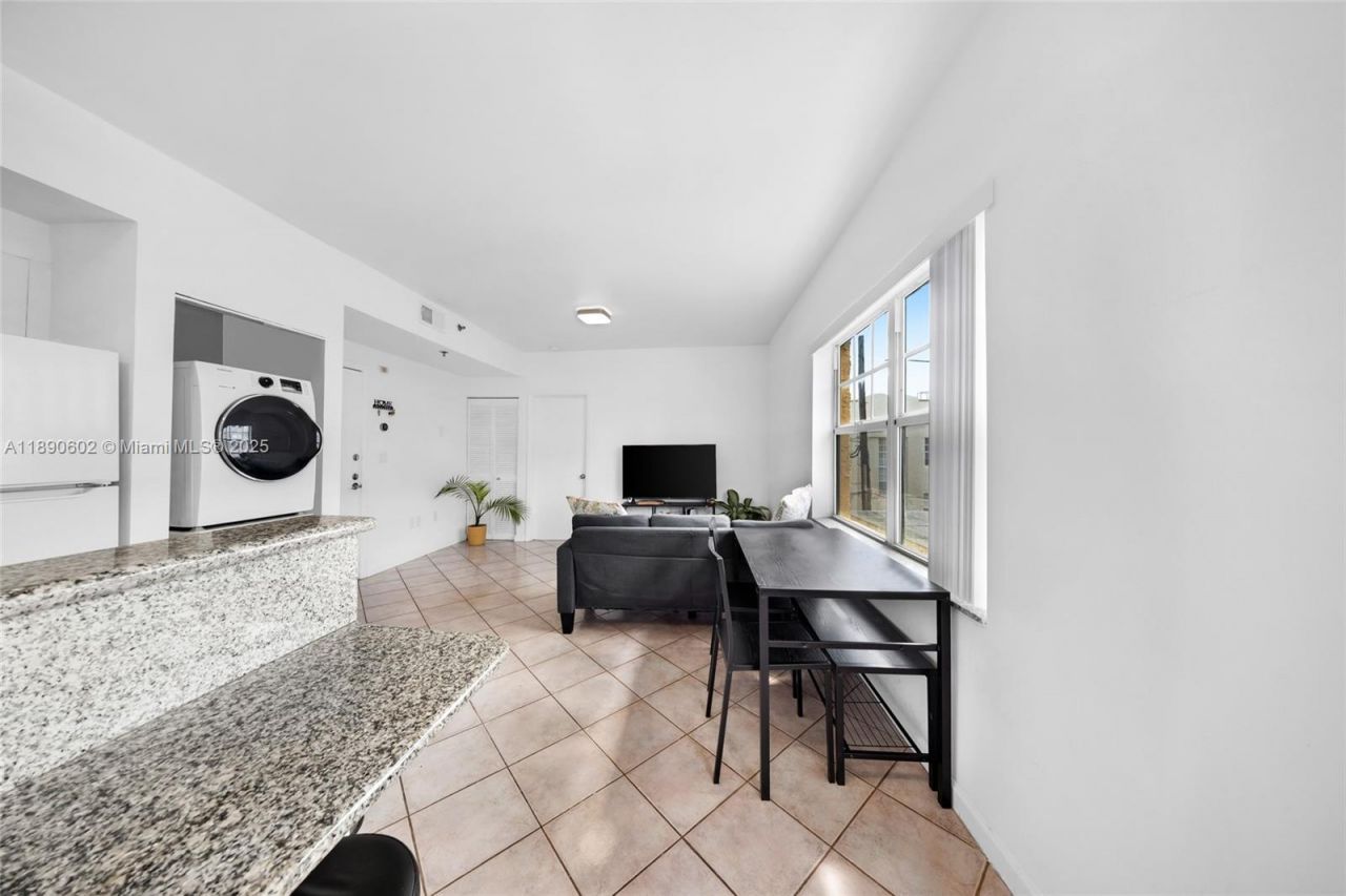 1255 Pennsylvania Ave, Unit 307, Miami Beach, FL 33139 Photo