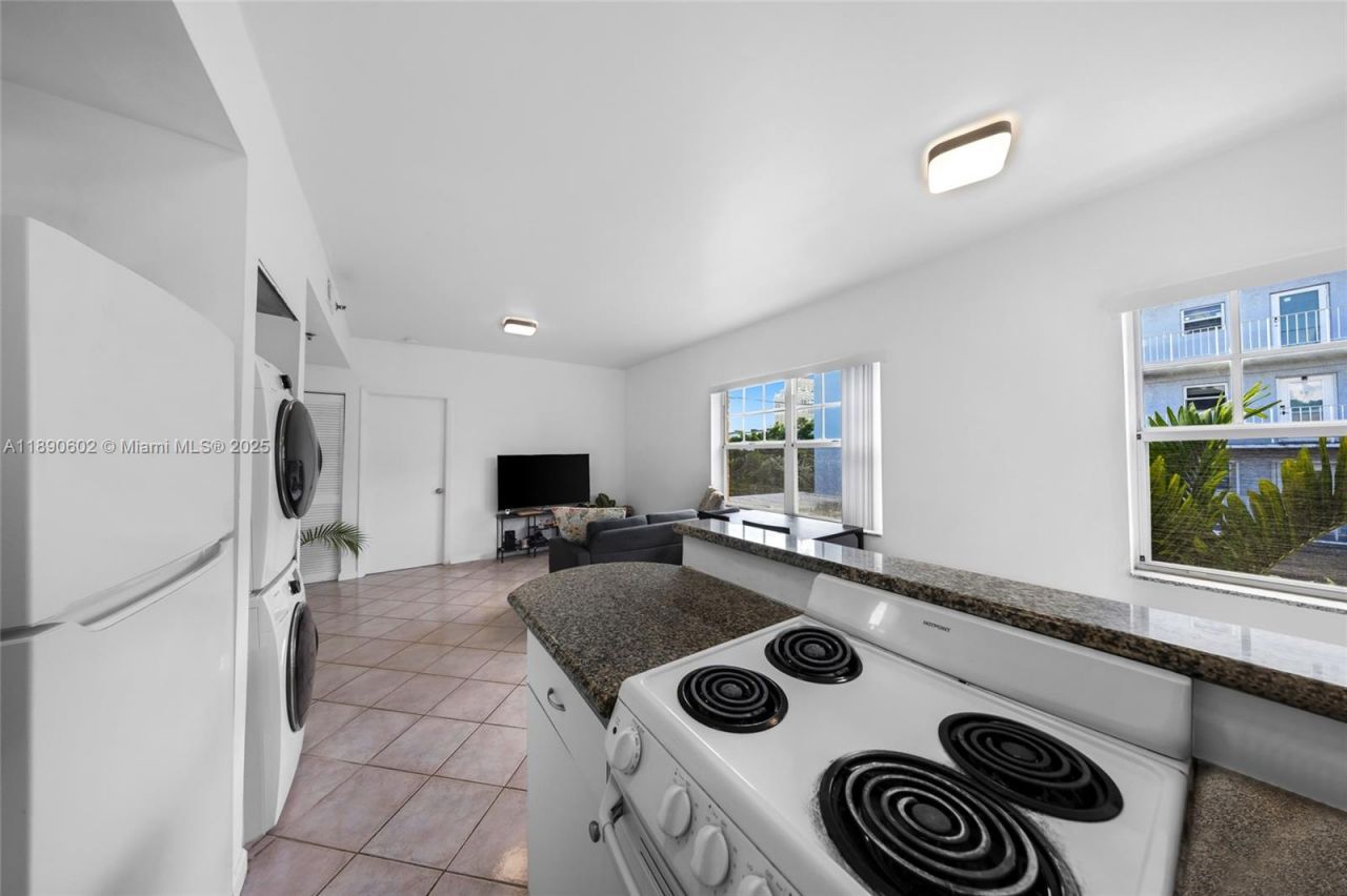 1255 Pennsylvania Ave, Unit 307, Miami Beach, FL 33139 Photo