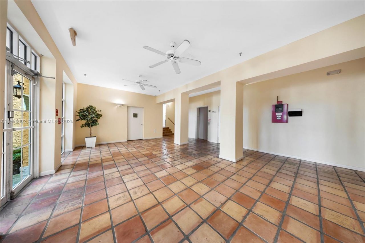 1255 Pennsylvania Ave, Unit 307, Miami Beach, FL 33139 Photo