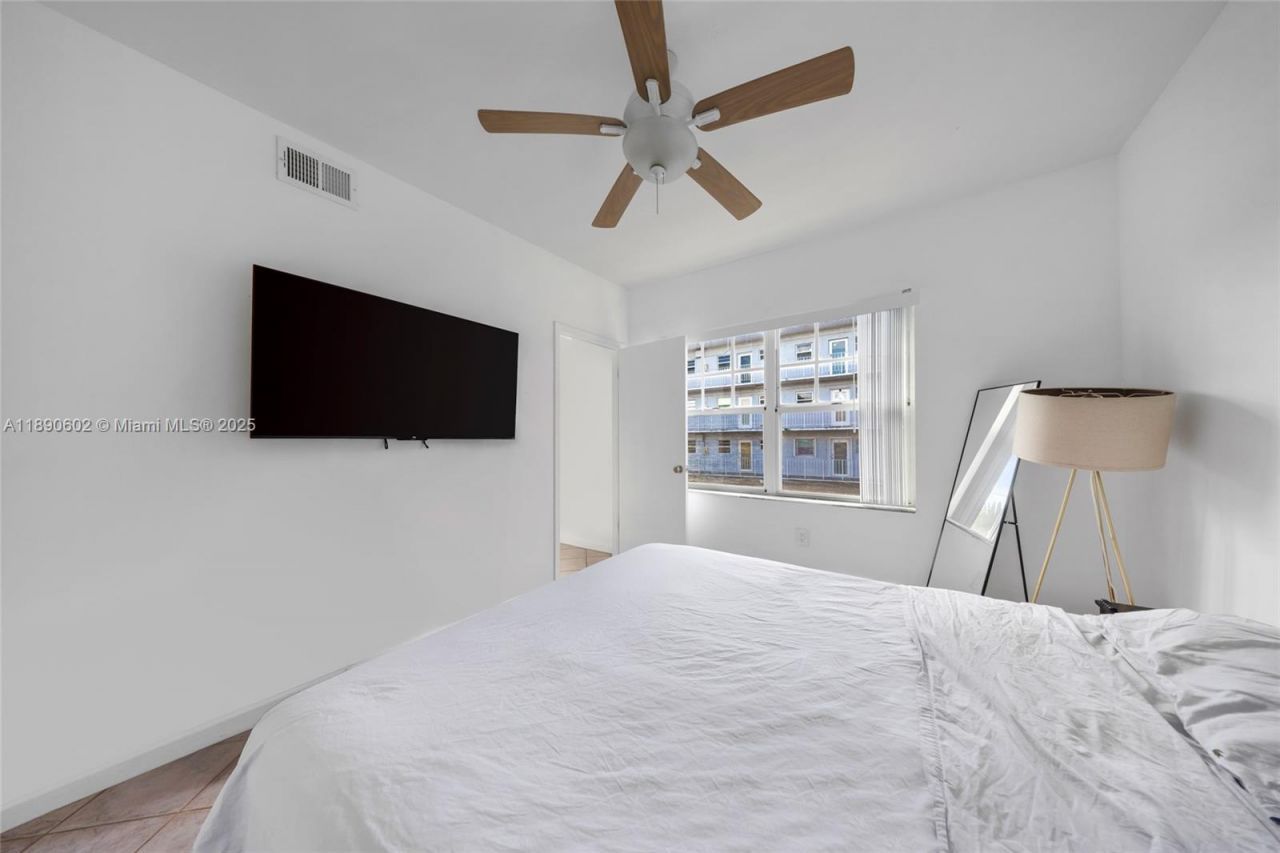 1255 Pennsylvania Ave, Unit 307, Miami Beach, FL 33139 Photo