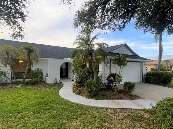 2200 E VILLAGE COURT, VENICE, FL 34293
