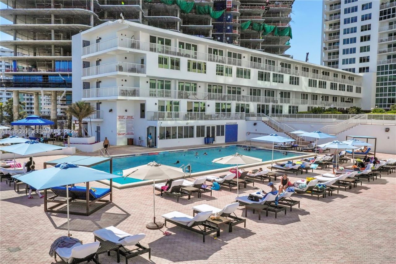 5401 Collins Ave, Unit 819, Miami Beach, FL 33140 Photo