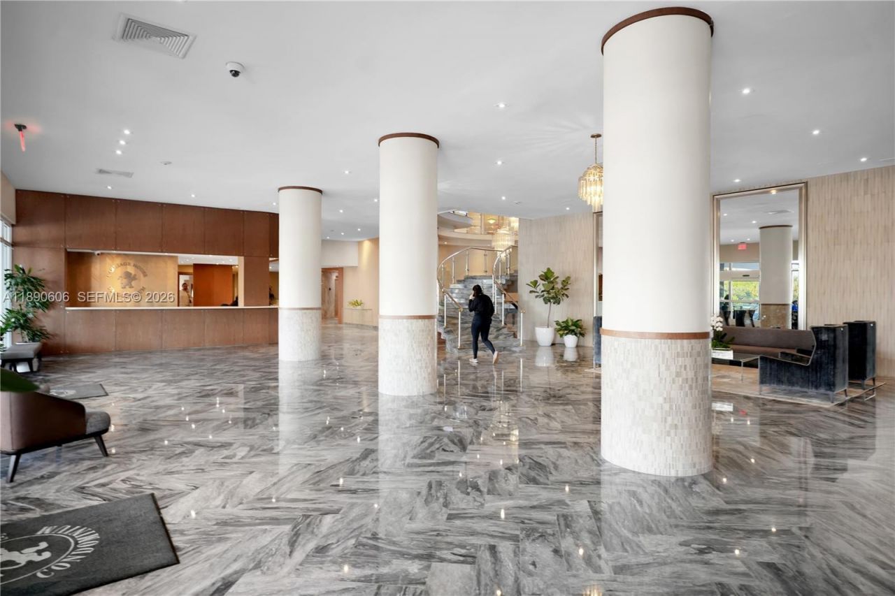 5401 Collins Ave, Unit 819, Miami Beach, FL 33140 Photo