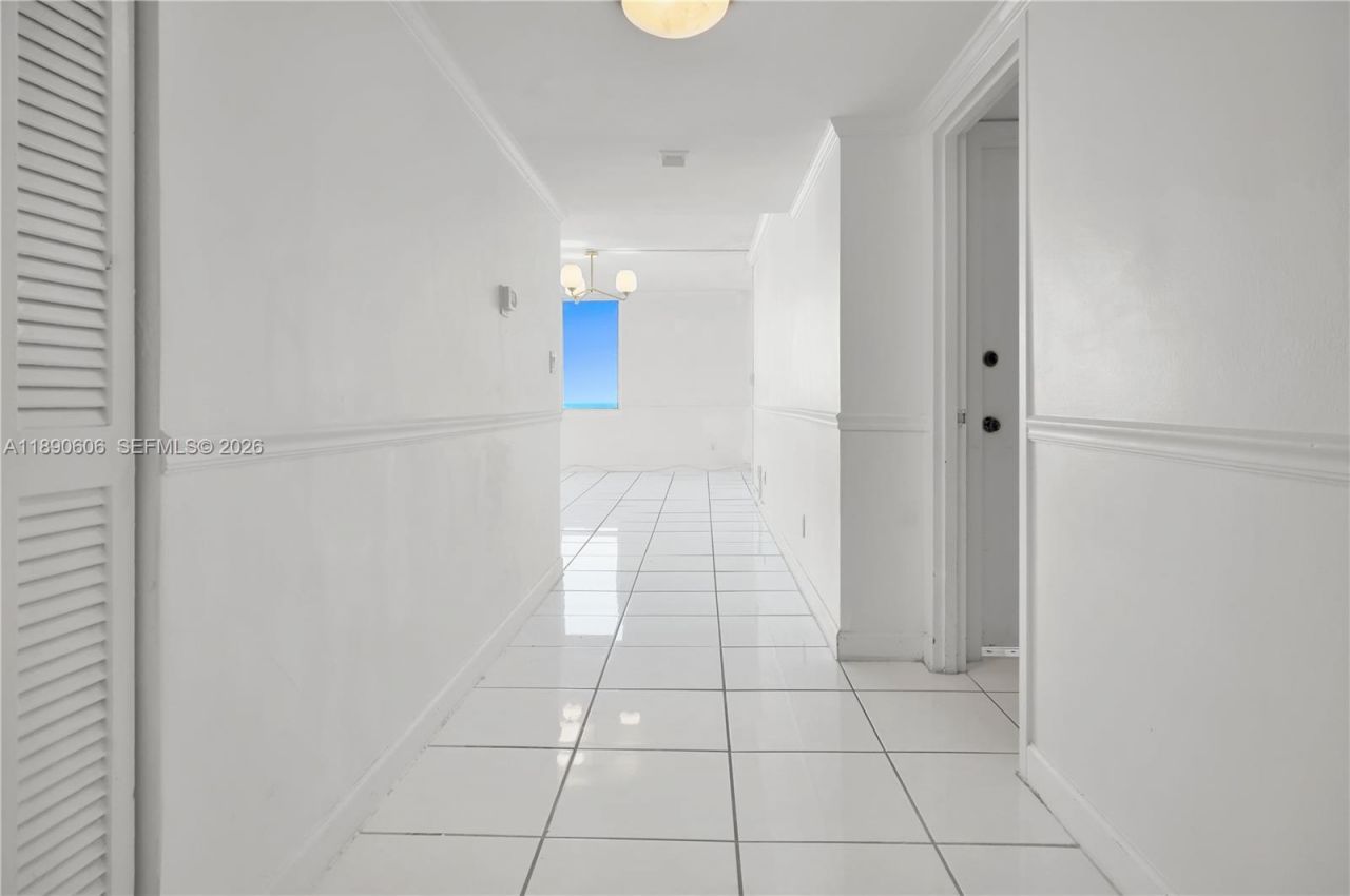 5401 Collins Ave, Unit 819, Miami Beach, FL 33140 Photo