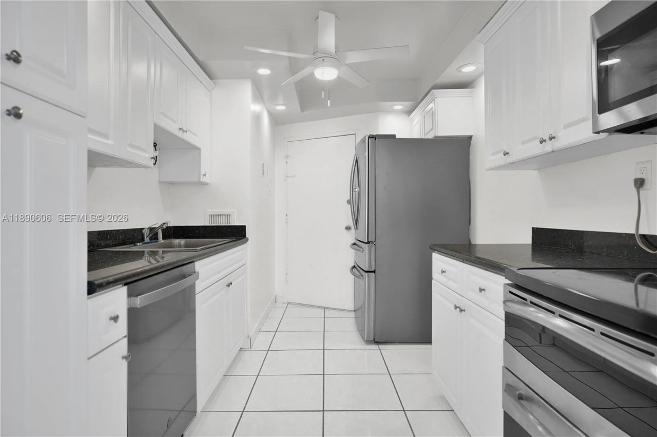 5401 Collins Ave, Unit 819, Miami Beach, FL 33140 Photo