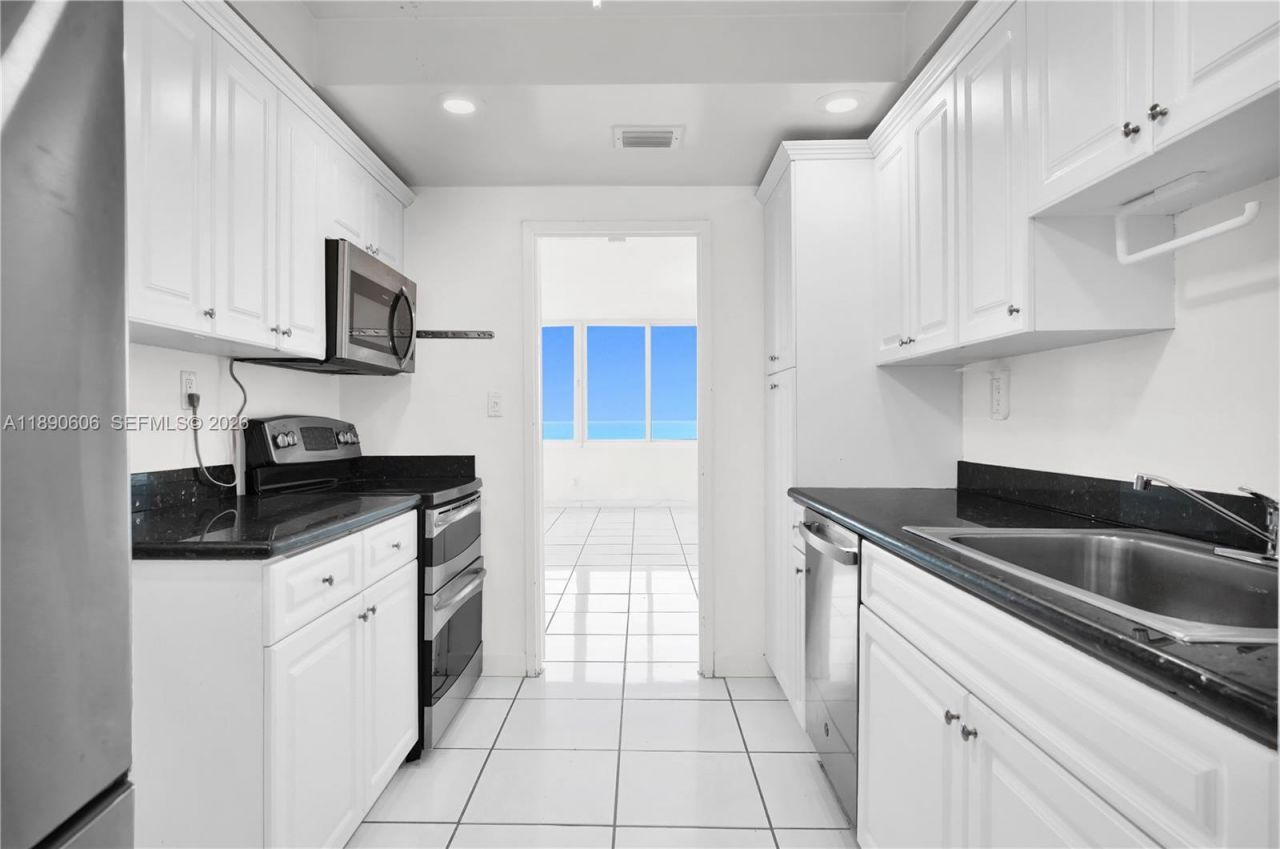 5401 Collins Ave, Unit 819, Miami Beach, FL 33140 Photo