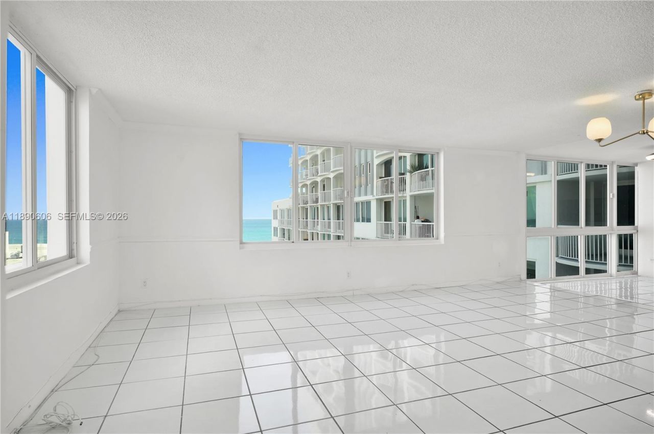 5401 Collins Ave, Unit 819, Miami Beach, FL 33140 Photo