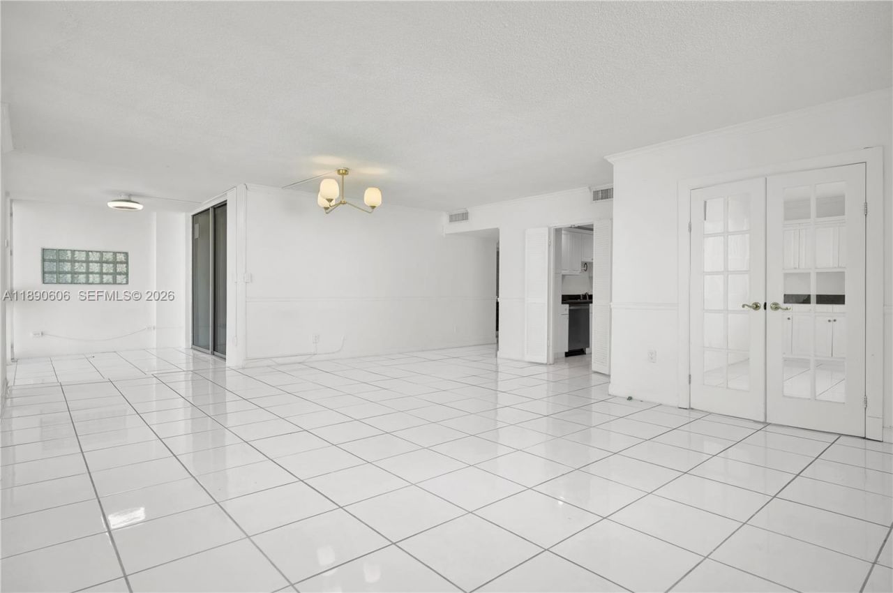 5401 Collins Ave, Unit 819, Miami Beach, FL 33140 Photo