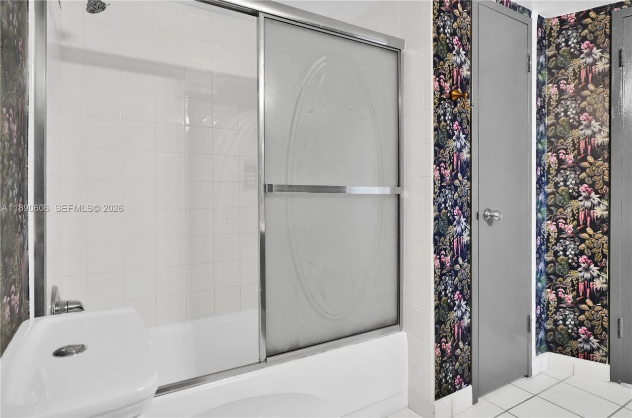 5401 Collins Ave, Unit 819, Miami Beach, FL 33140 Photo