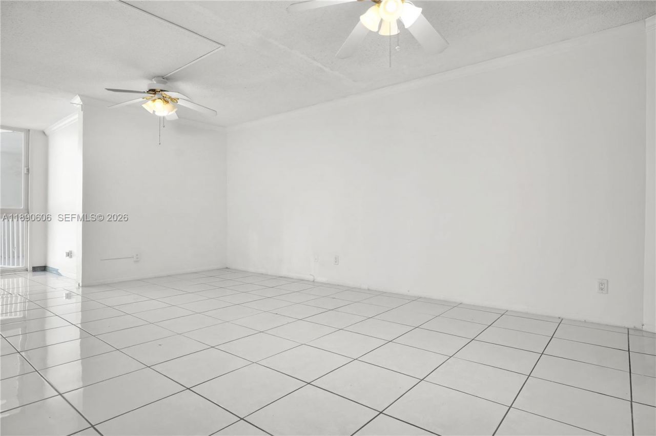 5401 Collins Ave, Unit 819, Miami Beach, FL 33140 Photo