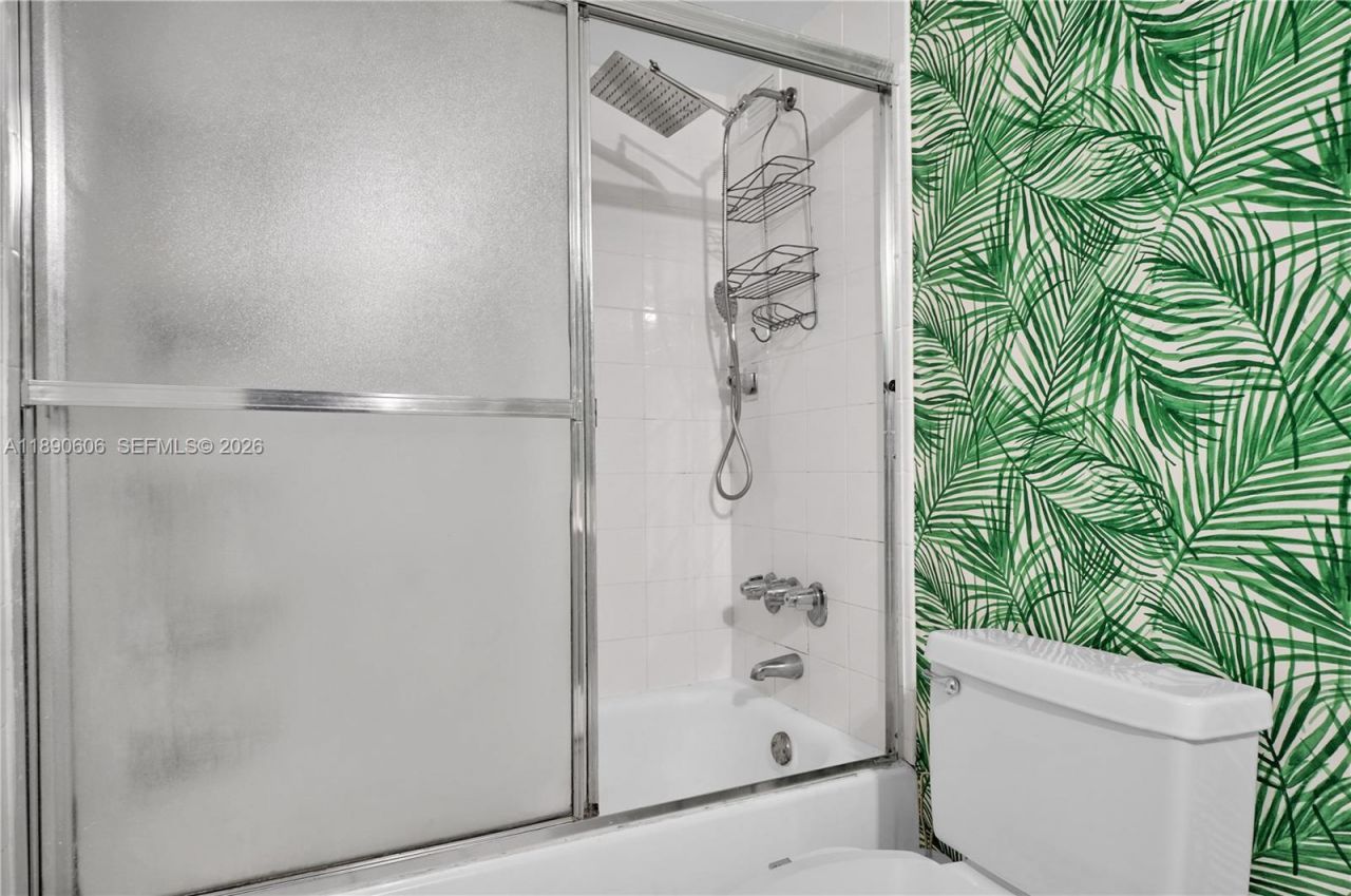 5401 Collins Ave, Unit 819, Miami Beach, FL 33140 Photo