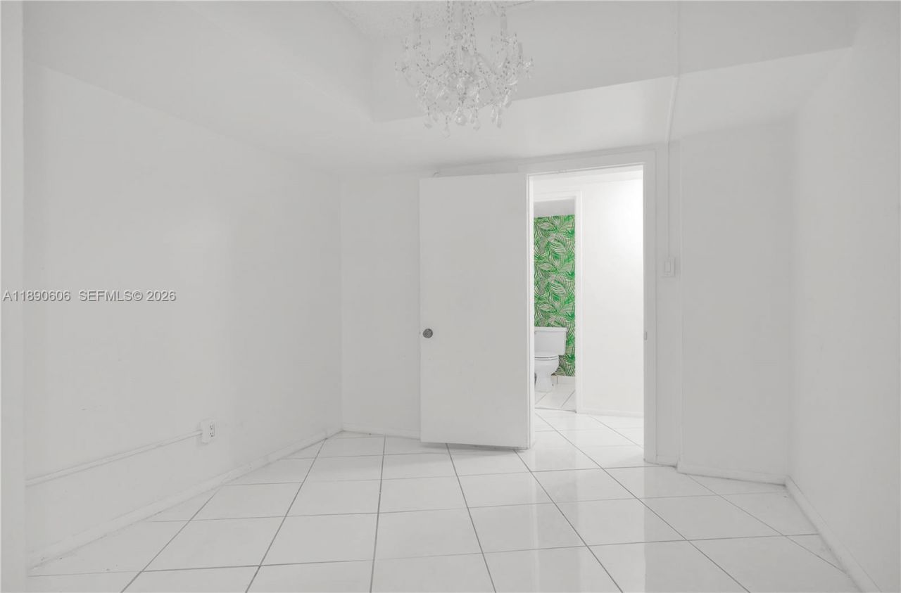 5401 Collins Ave, Unit 819, Miami Beach, FL 33140 Photo