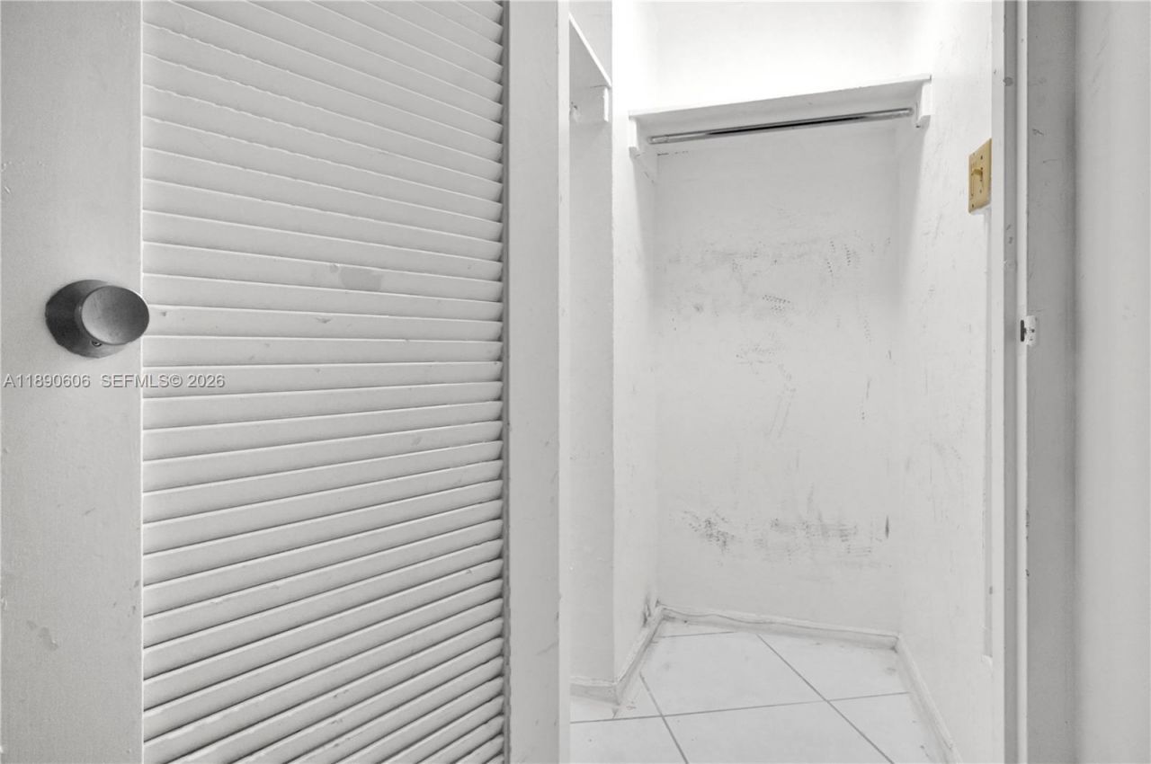 5401 Collins Ave, Unit 819, Miami Beach, FL 33140 Photo