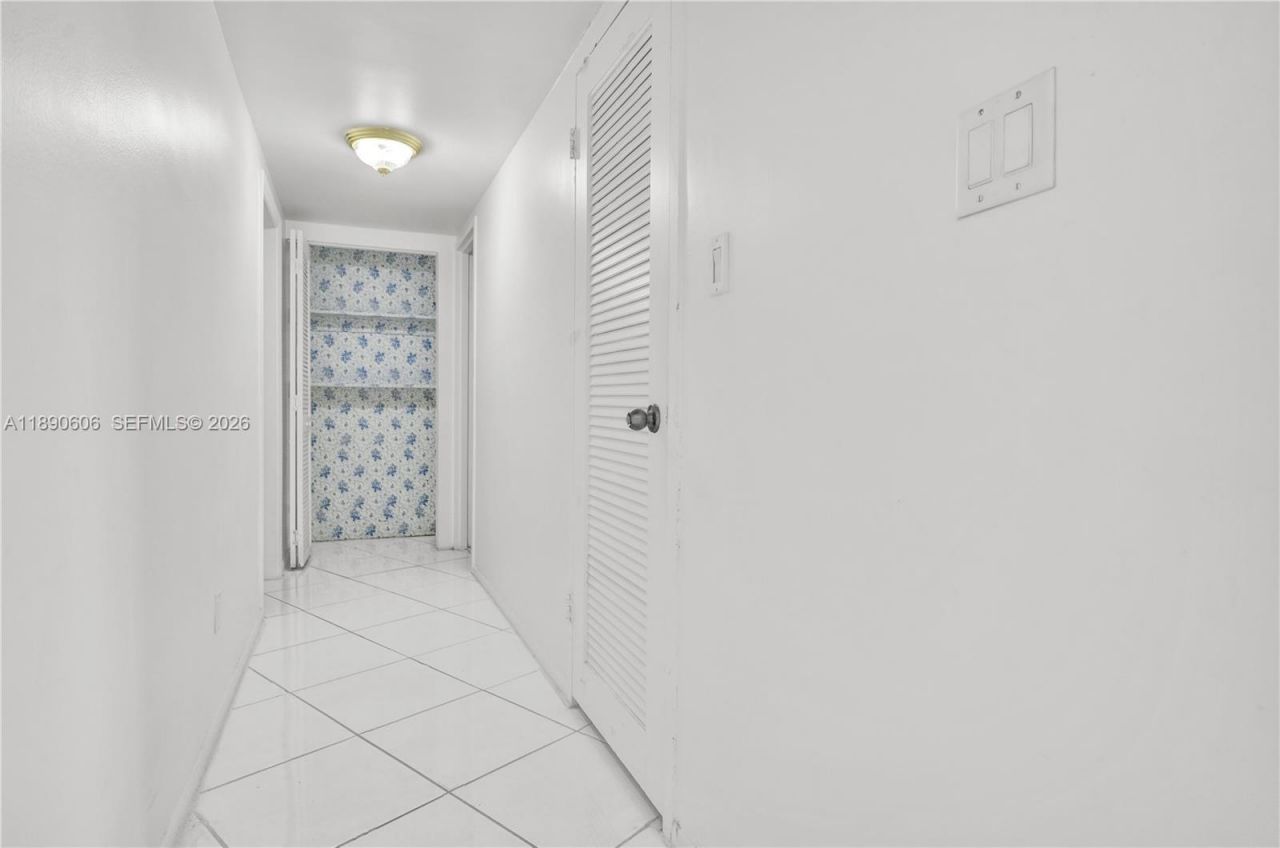 5401 Collins Ave, Unit 819, Miami Beach, FL 33140 Photo