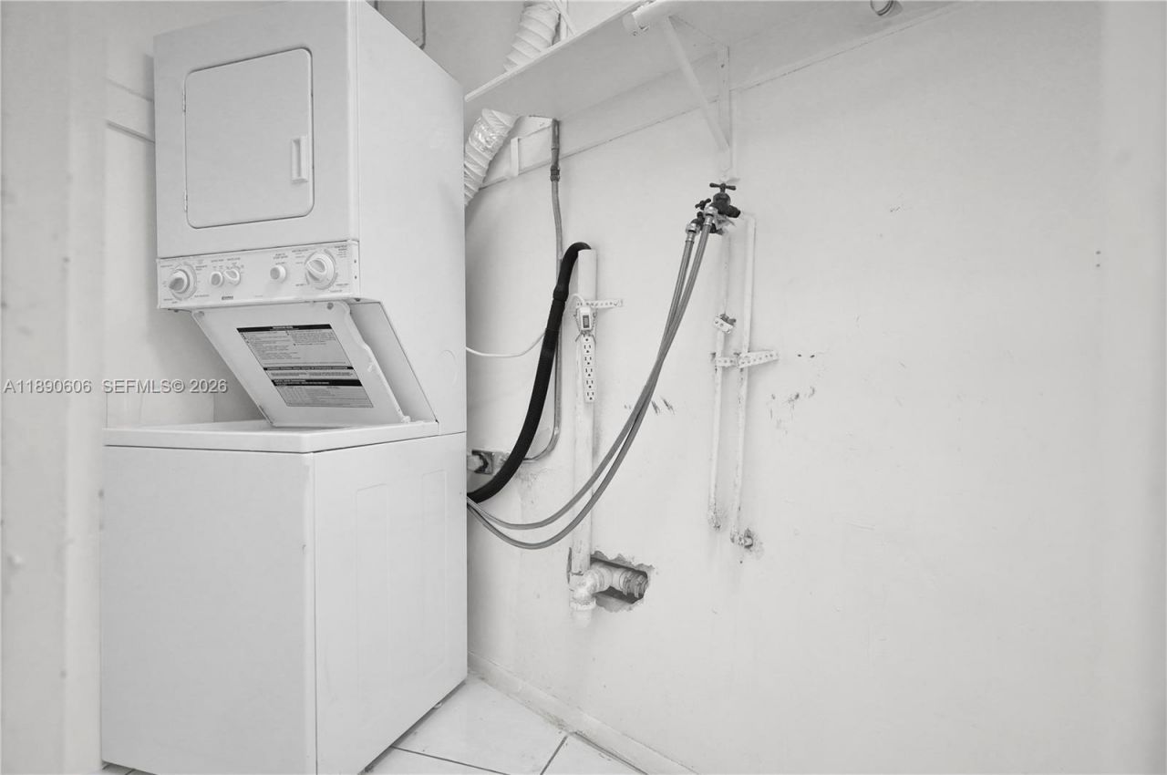 5401 Collins Ave, Unit 819, Miami Beach, FL 33140 Photo