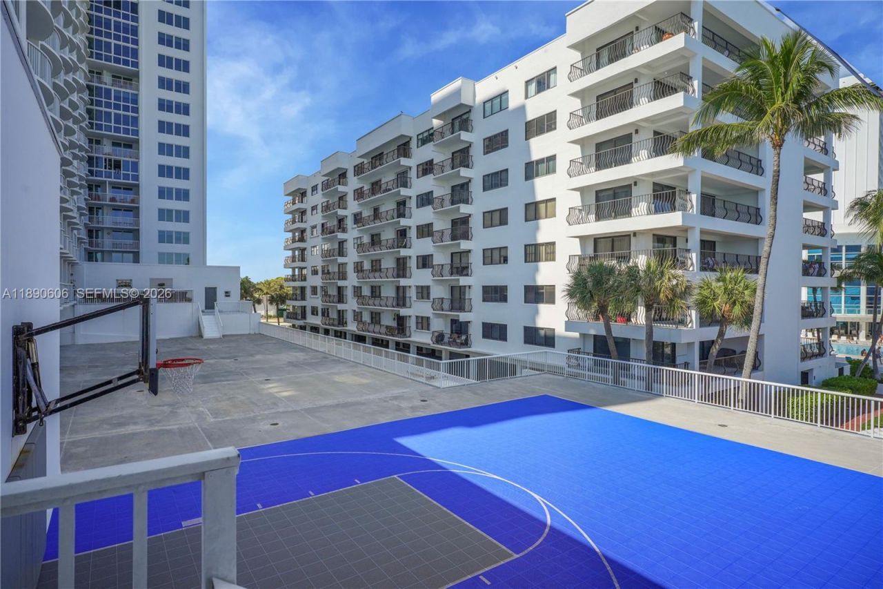 5401 Collins Ave, Unit 819, Miami Beach, FL 33140 Photo