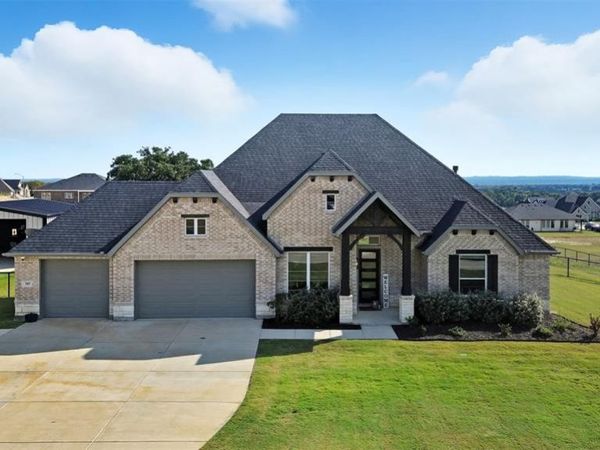 305 Monument Place, Reno, TX 76020