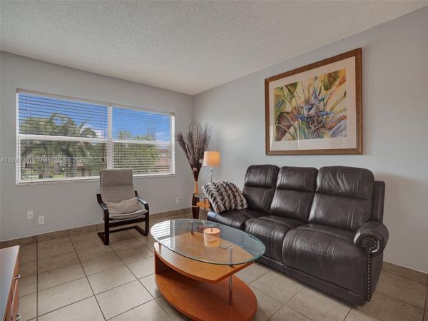 3506 NW 49th Ave, Unit 508, Lauderdale Lakes, FL 33319