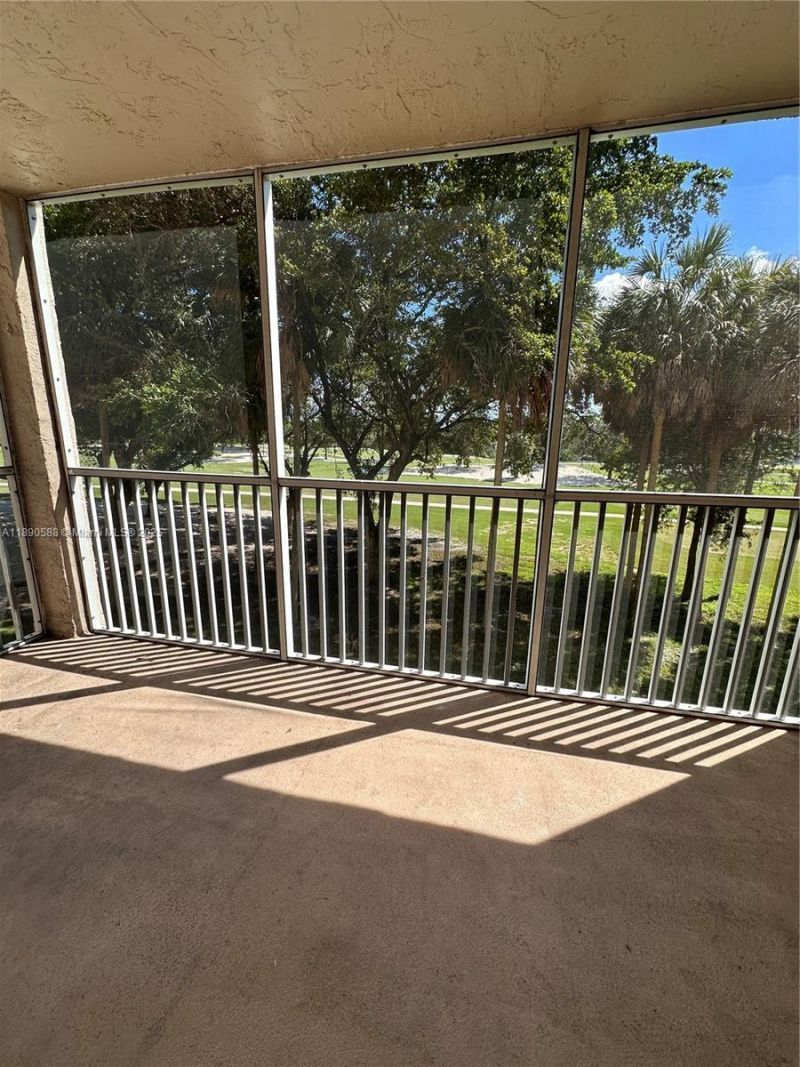 250 Jacaranda Dr, Unit 305, Plantation, FL 33324 Photo