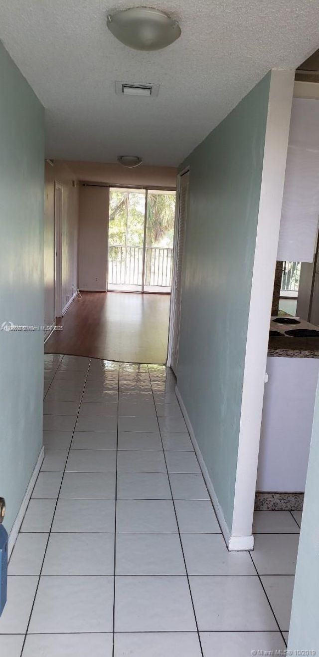 250 Jacaranda Dr, Unit 305, Plantation, FL 33324 Photo