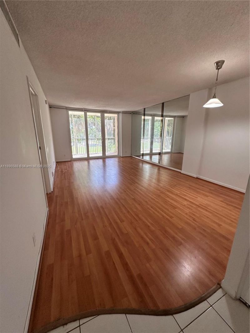 250 Jacaranda Dr, Unit 305, Plantation, FL 33324 Photo